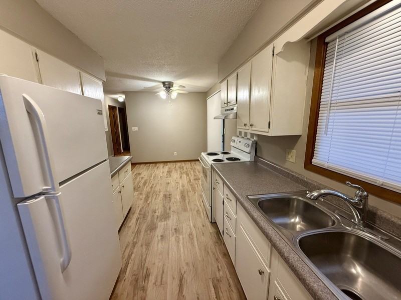 2285 Highview Dr - Photo 4 of 14