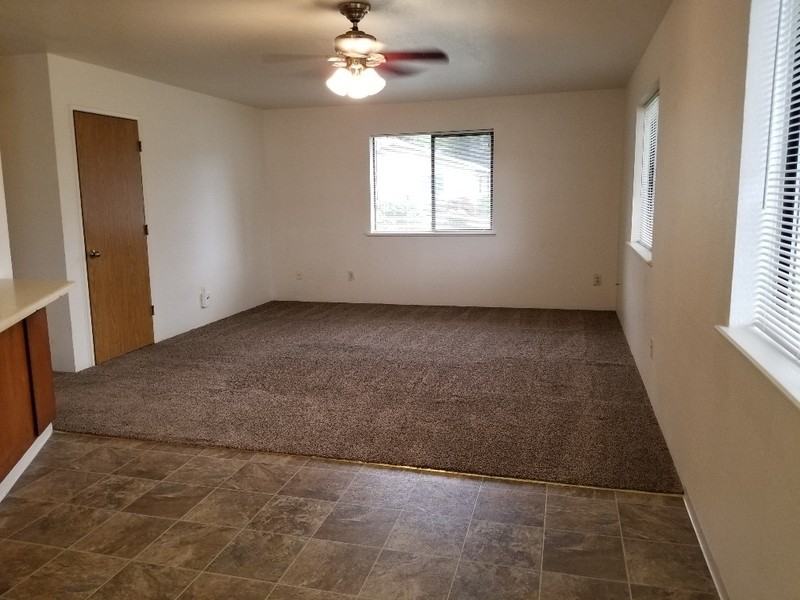 1685 Cloverlawn Dr #B - Photo 3 of 31