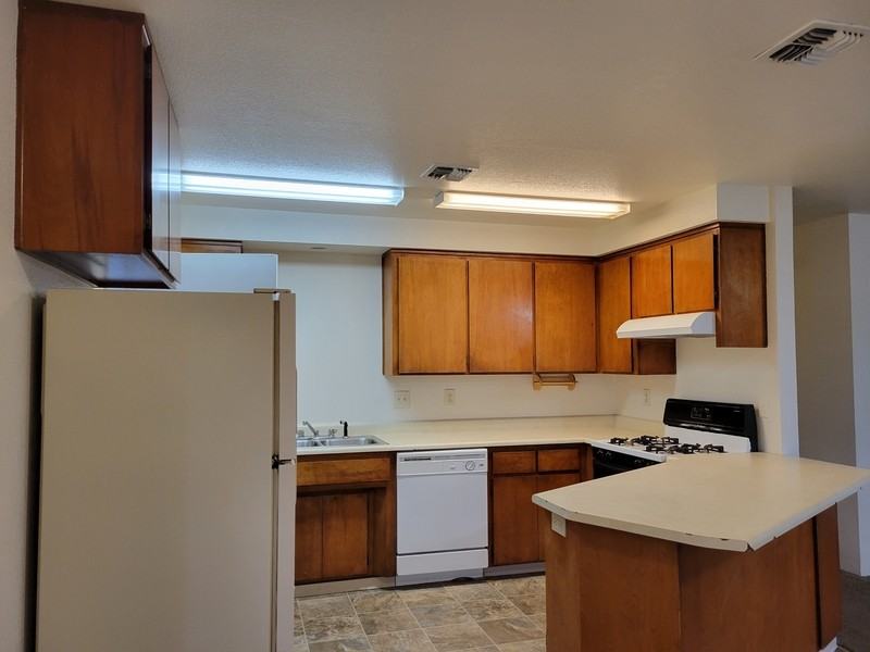 1685 Cloverlawn Dr #B - Photo 5 of 31