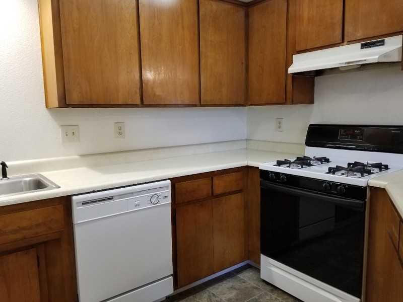 1685 Cloverlawn Dr #B - Photo 7 of 31