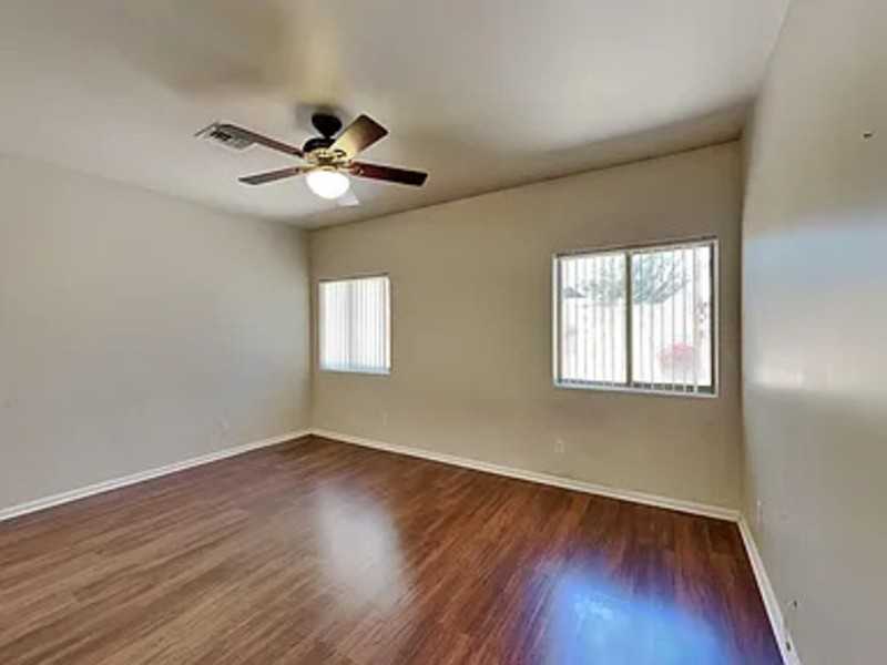 3002 E Jeanette Ct - Photo 3 of 37