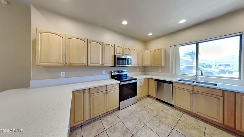 3002 E Jeanette Ct - Photo 6 of 37