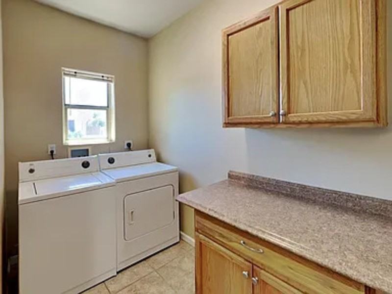 3002 E Jeanette Ct - Photo 7 of 37