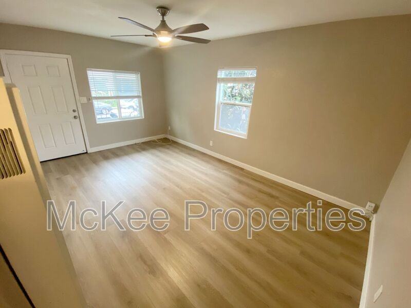 4175 Euclid Ave - Photo 6 of 8