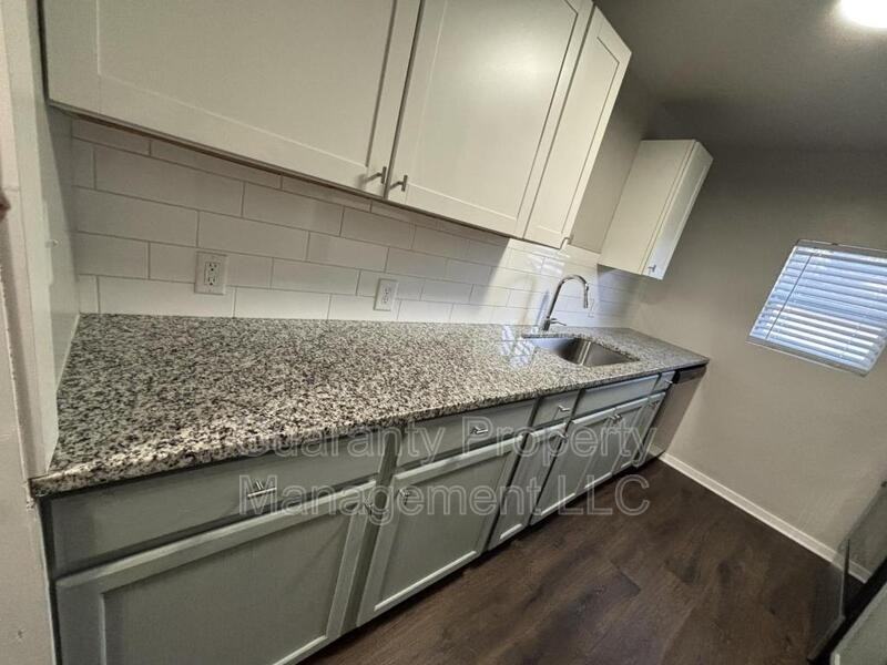 1005 North King Avenue - Photo 3 of 12