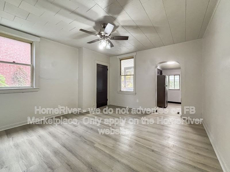 302 Mathews Ave - Photo 6 of 20