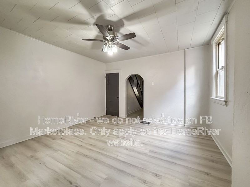 302 Mathews Ave - Photo 7 of 20