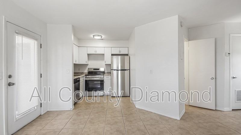 4114 Holiday Dr #7 - Photo 4 of 14