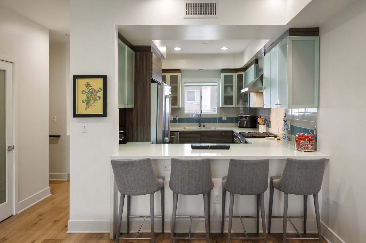 108 South Croft Avenue #103 - Photo 4 of 22