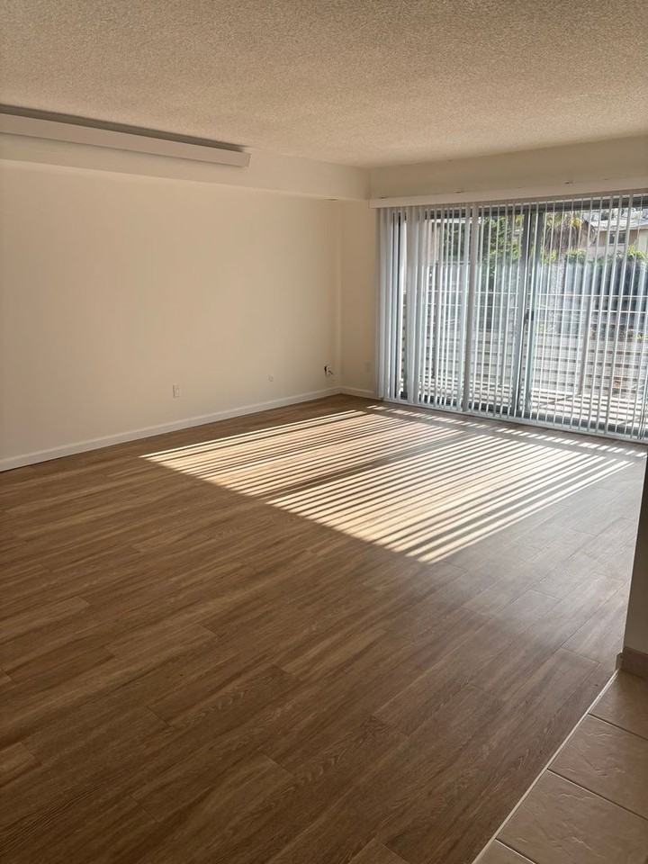 Villa Point Loma - Photo 3 of 43