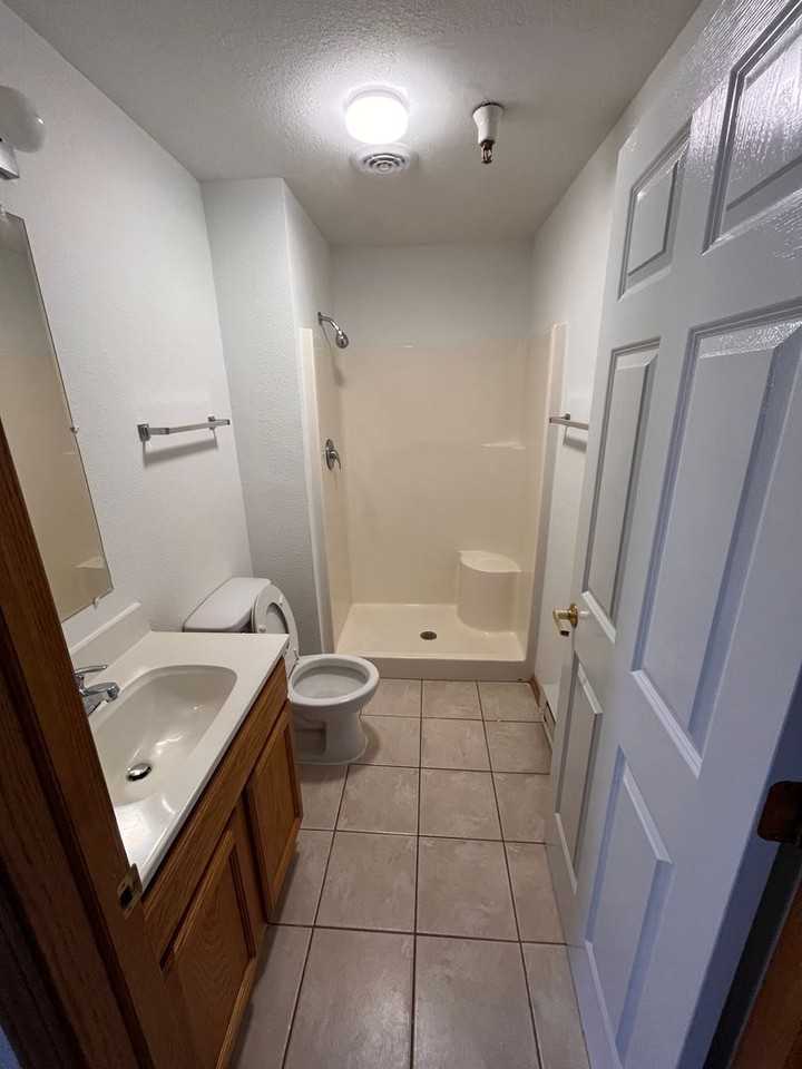 28 N Brown St - Photo 3 of 16