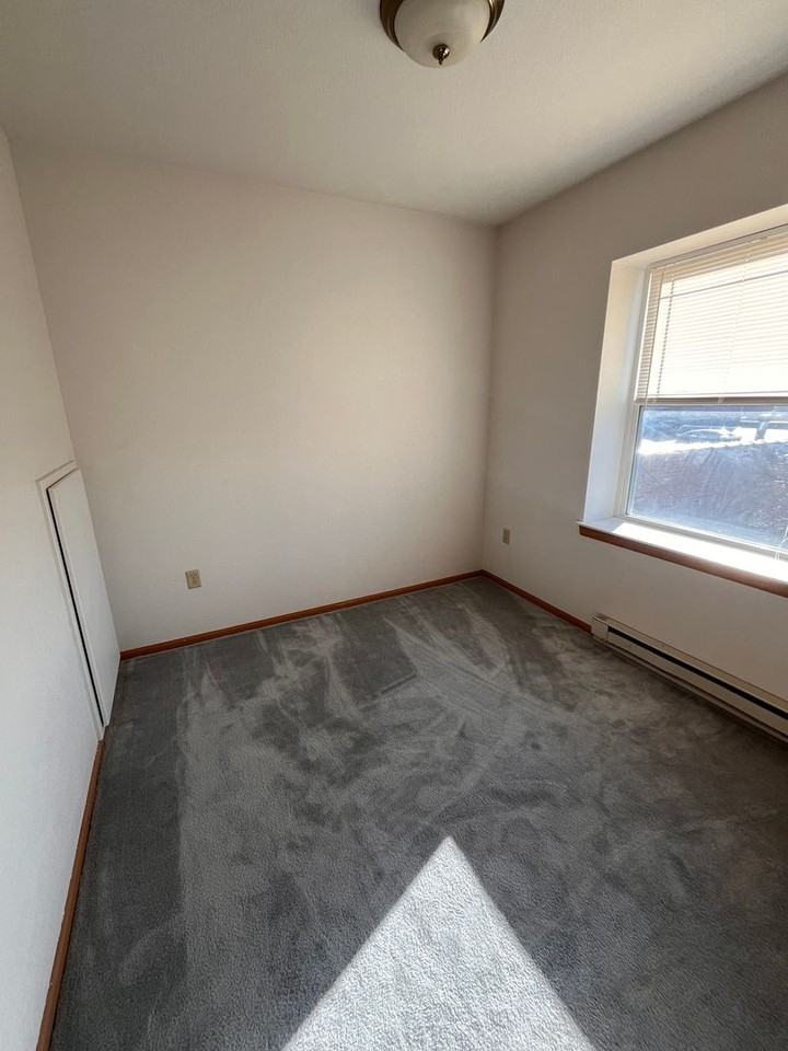 28 N Brown St - Photo 4 of 15