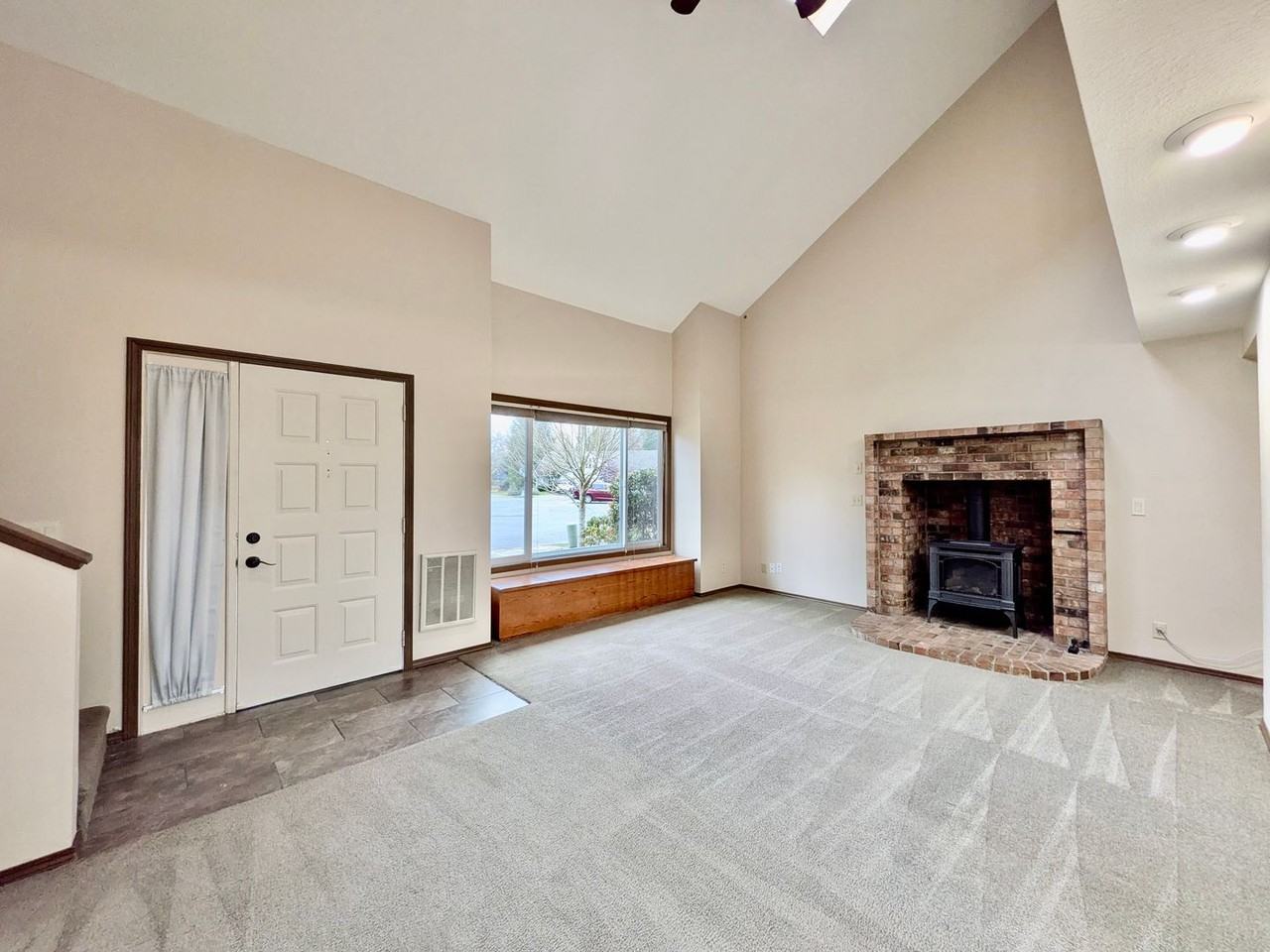 31200 Southwest Metolius Court - Photo 3 of 25
