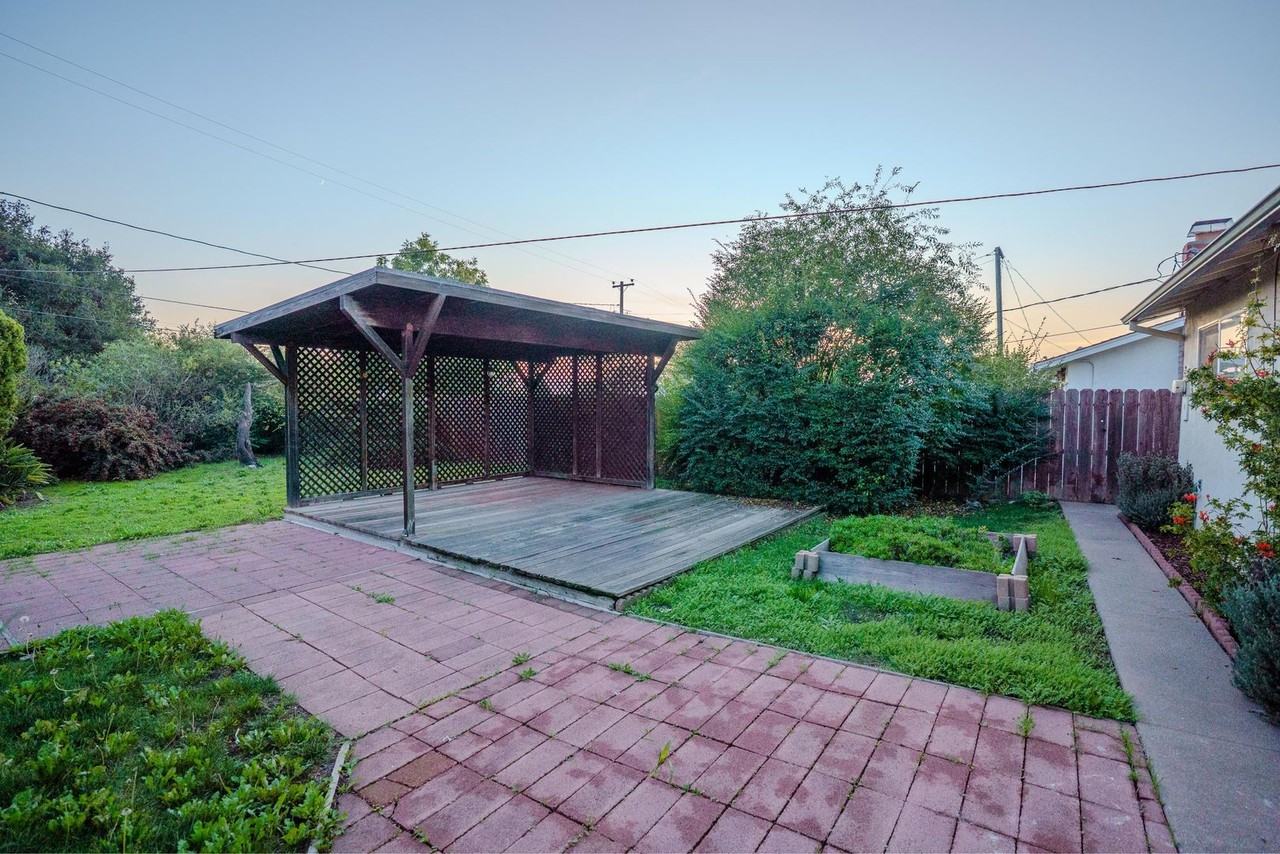 233 Cardinal Lane - Photo 3 of 17