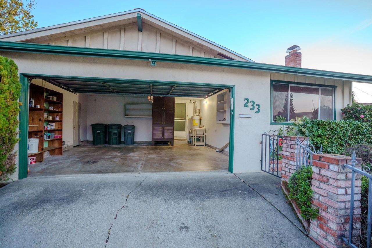 233 Cardinal Lane - Photo 4 of 17