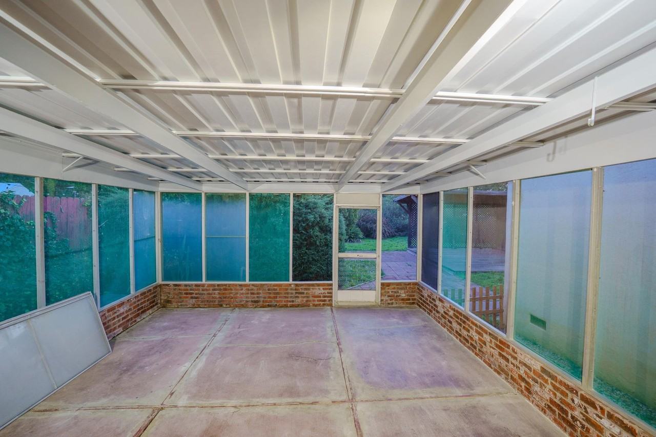 233 Cardinal Lane - Photo 5 of 17