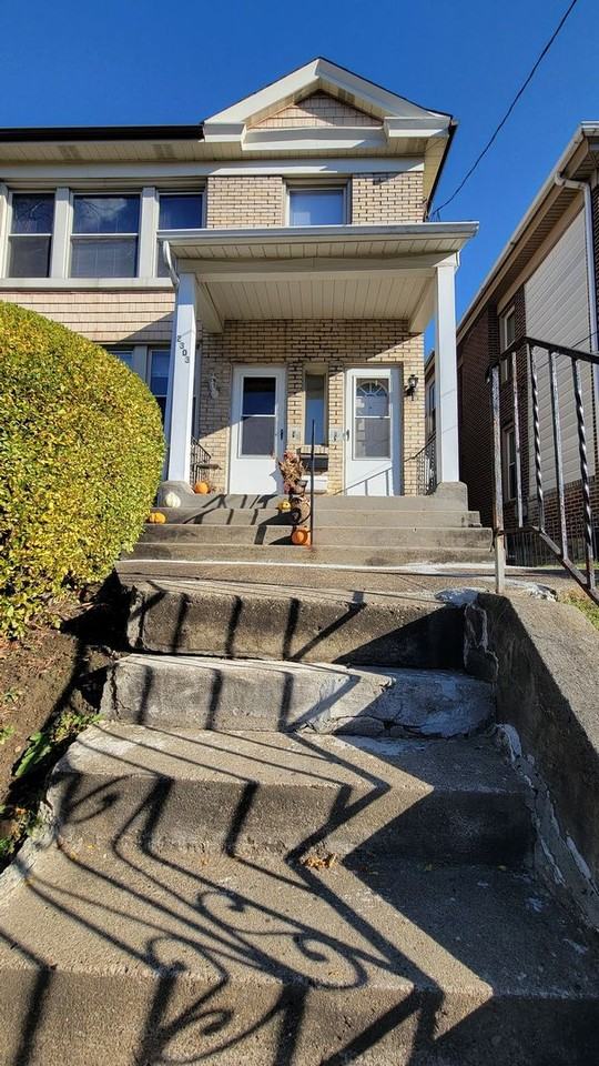 2303 Sherbrook Street - Photo 2 of 31