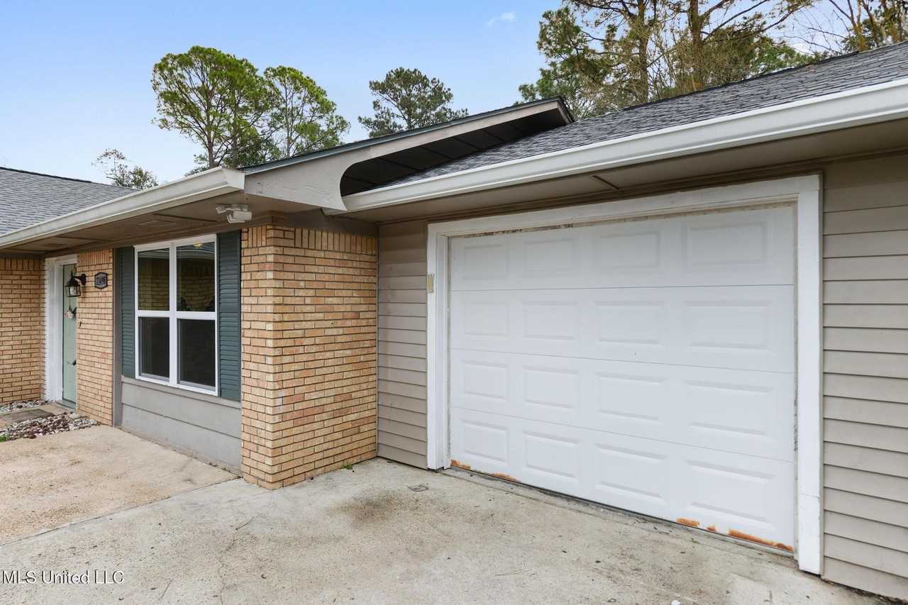 11498 Carondelet Street