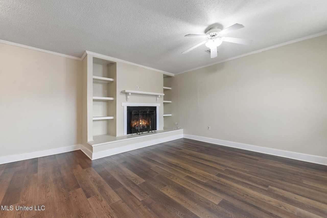 11498 Carondelet St - Photo 2 of 16