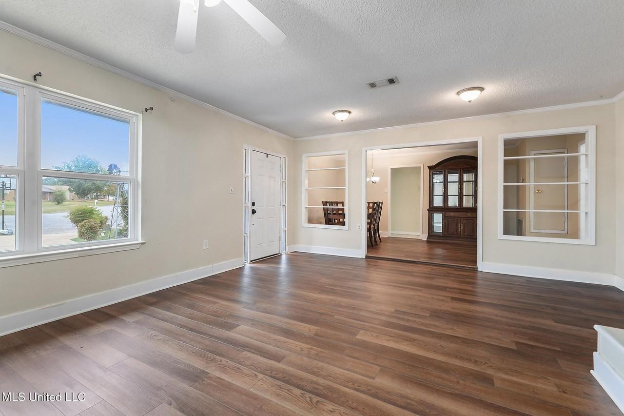 11498 Carondelet St - Photo 3 of 16