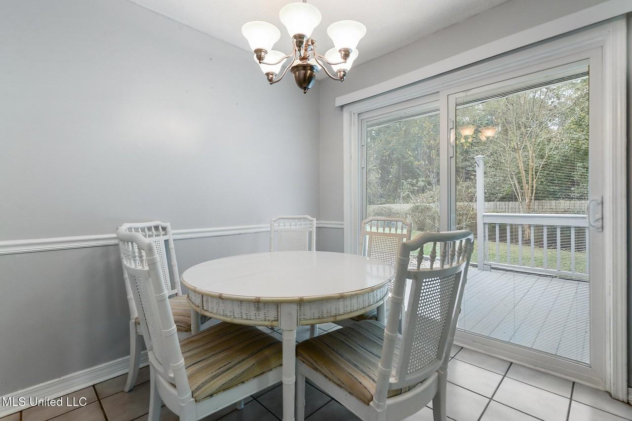 11498 Carondelet St - Photo 6 of 16