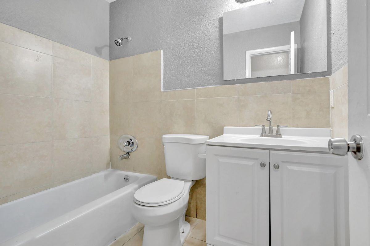 3036 Northwest 2nd Street - Photo 2 of 4