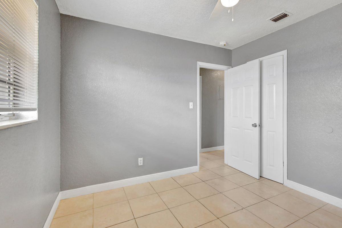 3036 Northwest 2nd Street - Photo 3 of 4