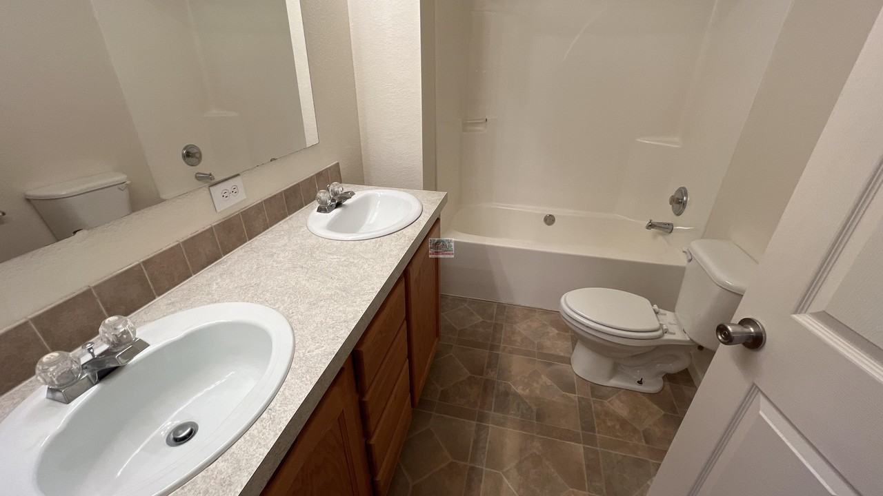 616-618 N Spruce St - Photo 6 of 13