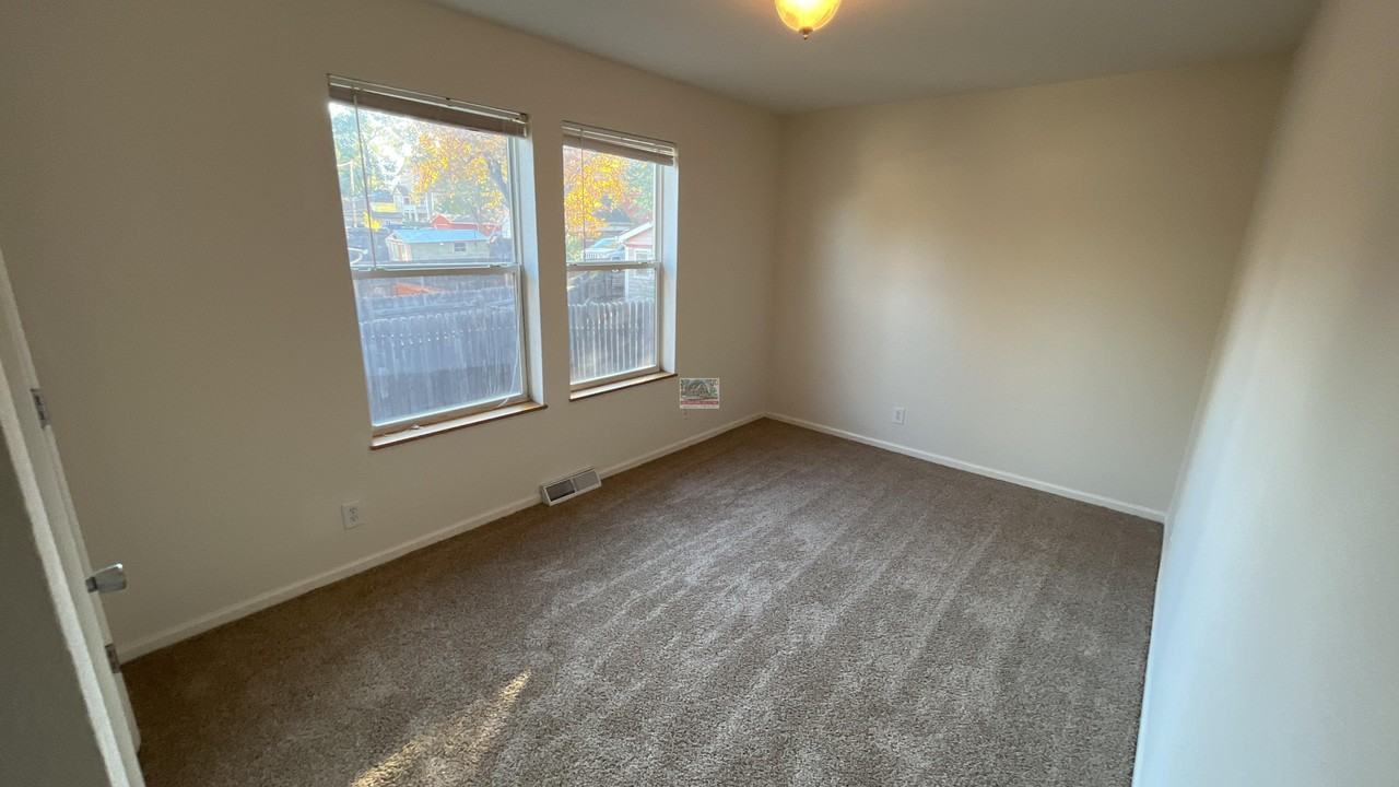 616-618 N Spruce St - Photo 7 of 13