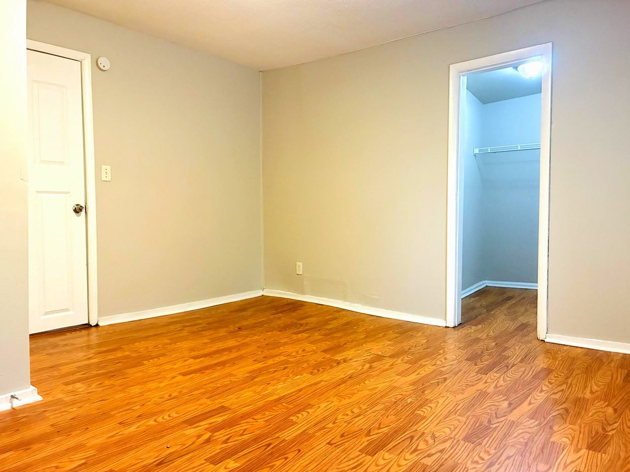 405 South Oak Street - Photo 7 of 17