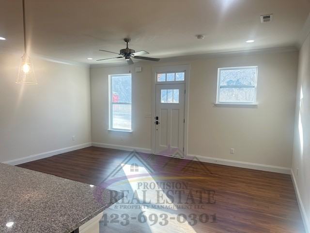 1923 Cypress Ln - Photo 4 of 24