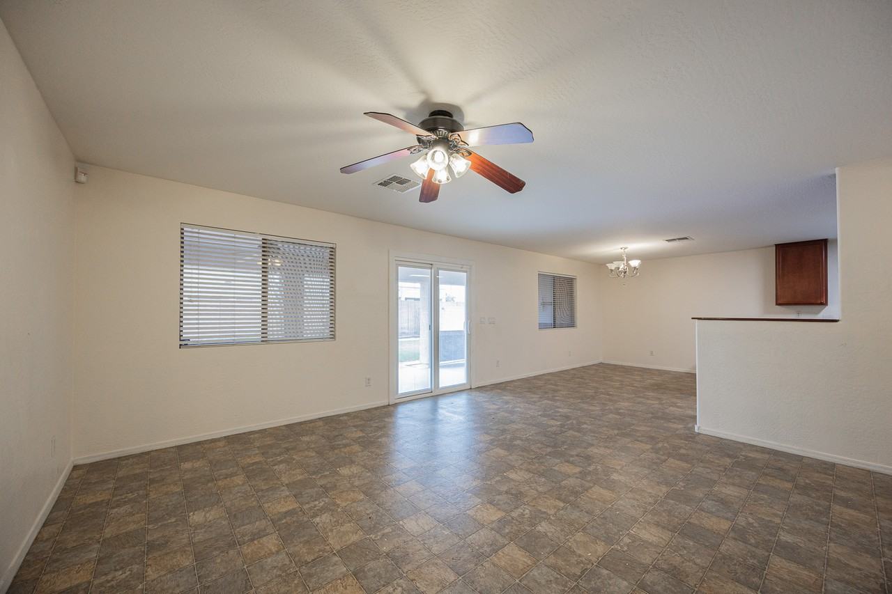 11424 W Austin Thomas Dr - Photo 4 of 38