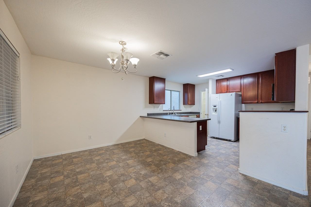 11424 W Austin Thomas Dr - Photo 7 of 38