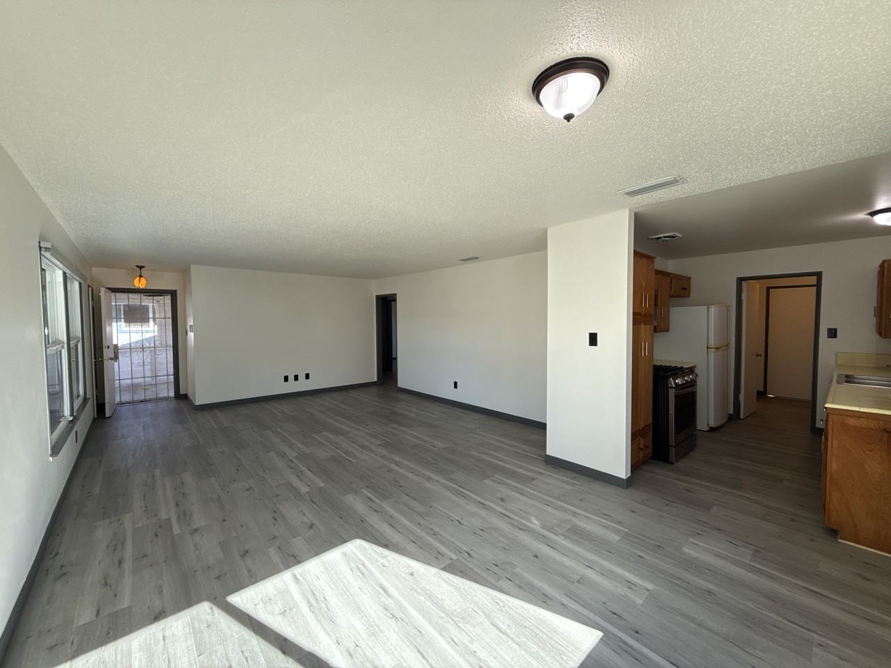 1104 Orchid Street - Photo 4 of 18