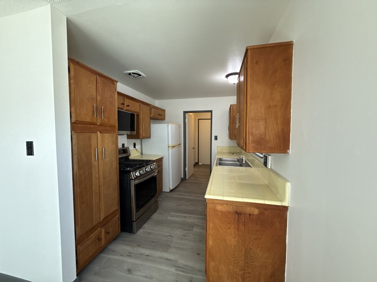 1104 Orchid Street - Photo 5 of 18