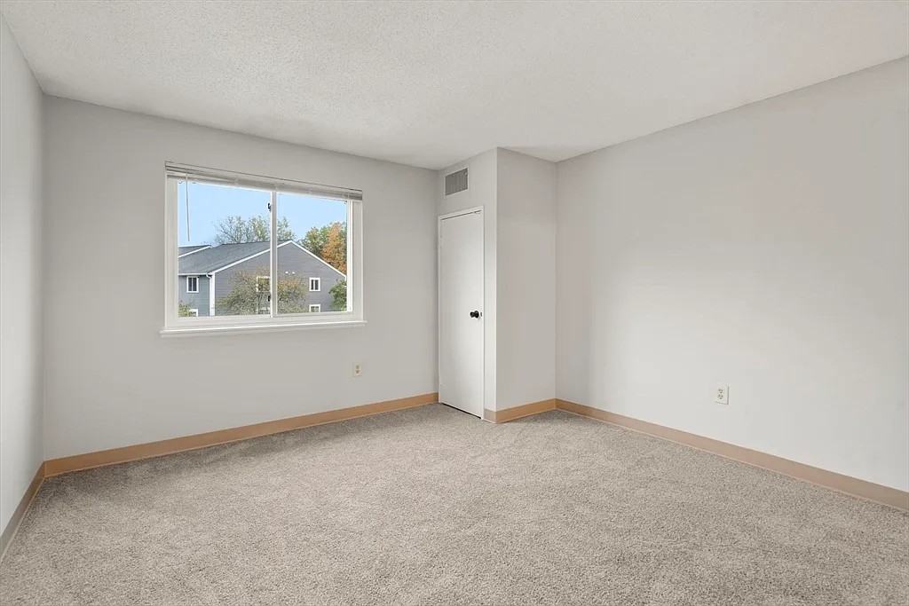 11 Silver Hill Ln - Photo 3 of 21