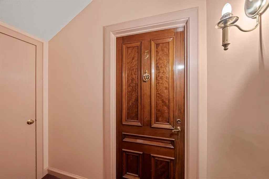 80 Parks St - Photo 3 of 18