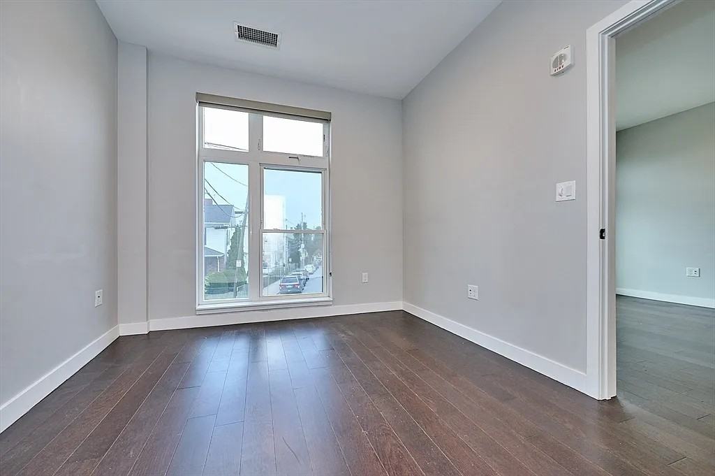 197 Washington St - Photo 2 of 18