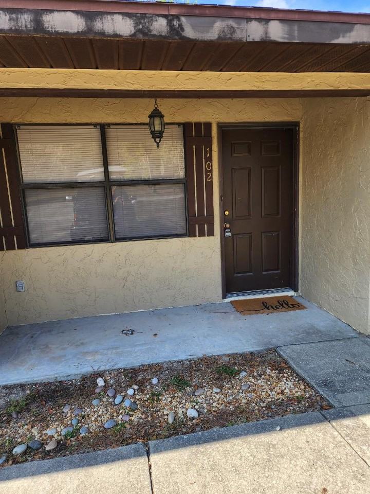 1014 NW Lake City Ave - Photo 2 of 7