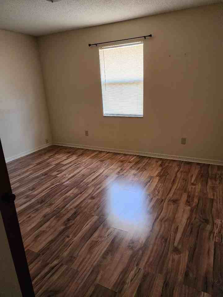 1014 NW Lake City Ave - Photo 5 of 7