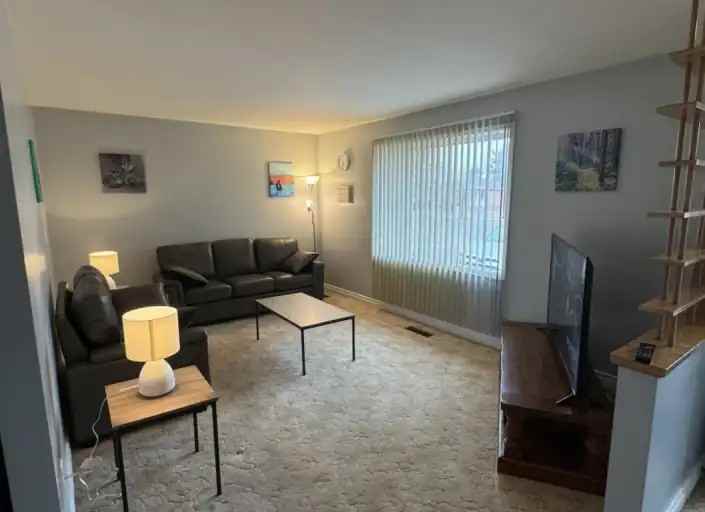 116 Victoria Avenue West - Photo 2 of 17