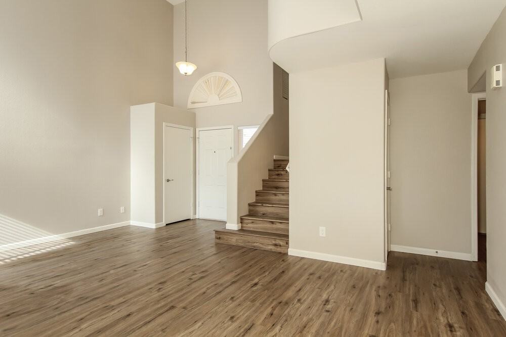 1249 E Angela Dr - Photo 4 of 17