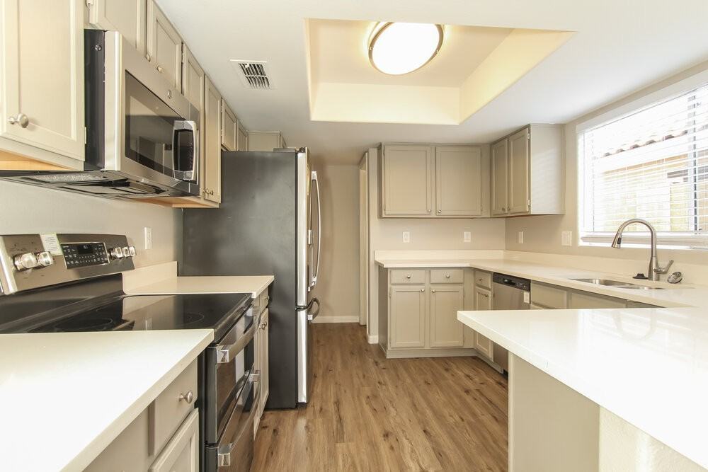 1249 E Angela Dr - Photo 7 of 17