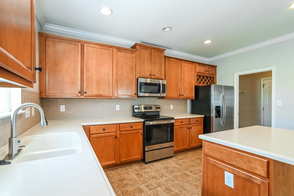 4022 Linville Falls Ln - Photo 7 of 17