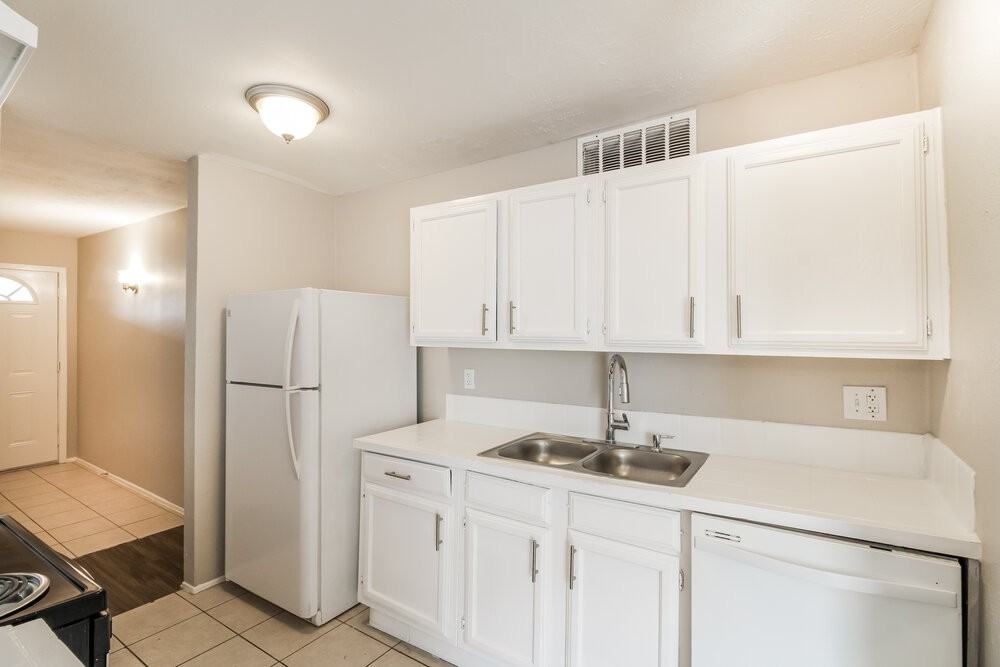 5011 Ridge Manor Dr - Photo 6 of 25