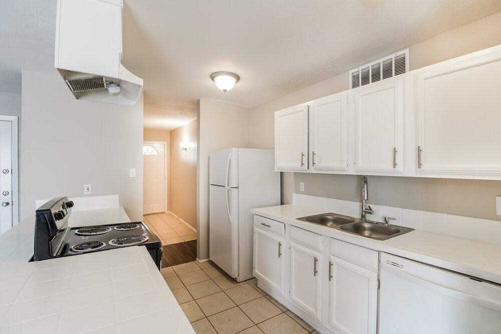 5011 Ridge Manor Dr - Photo 7 of 25