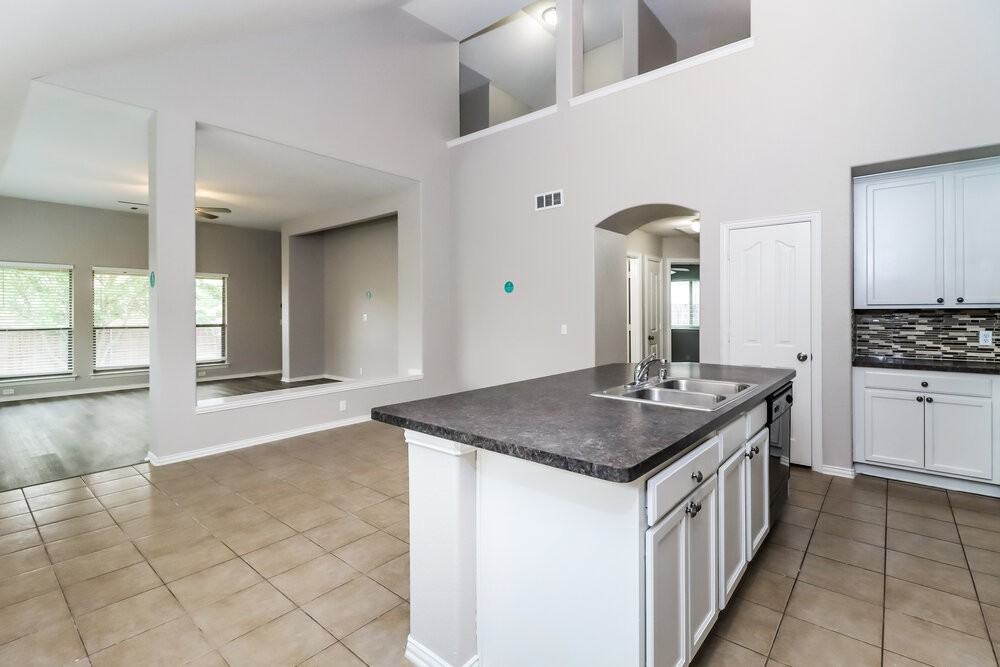 540 Kerry St - Photo 7 of 17