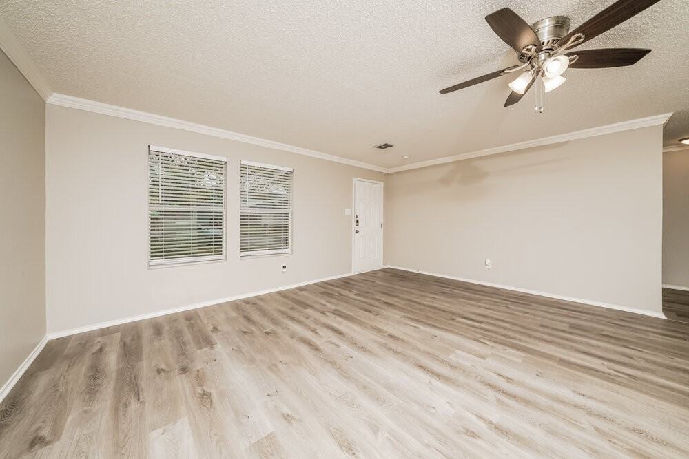 2724 Woodlake Pkwy - Photo 4 of 16