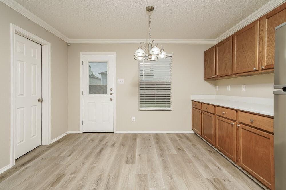 2724 Woodlake Pkwy - Photo 7 of 16