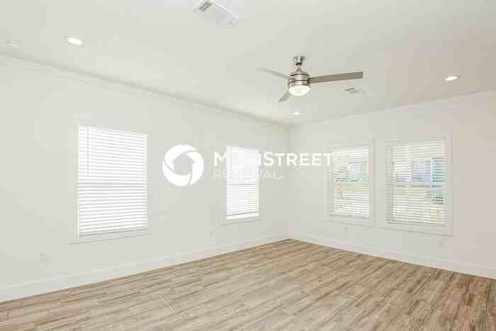 1417 Illinois Ave - Photo 4 of 18